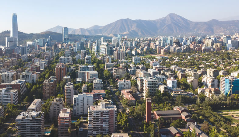 Viviendas: ¿Cuáles son las comunas de Santiago donde más bajaron los precios de casas y departamentos?